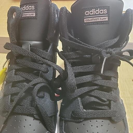 adidasハイカットスニーカー