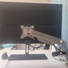 【 あんしん決済、今週末まで値下げ】ディスプレイアーム+28-inch 4Kモニターの画像