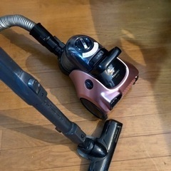 使い古しの掃除機　東芝