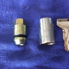 ランクルスペアタイヤロックジャンク品1