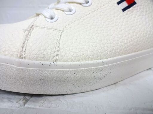 未使用 TOMMY HILFIGER スニーカー TM REZZ 27.0cm ホワイト トミー 未使用 TOMMY HILFIGER スニーカー TM REZZ 27.0cm ホワイト トミーヒルフィガー シューズ 靴 27㎝ ロ