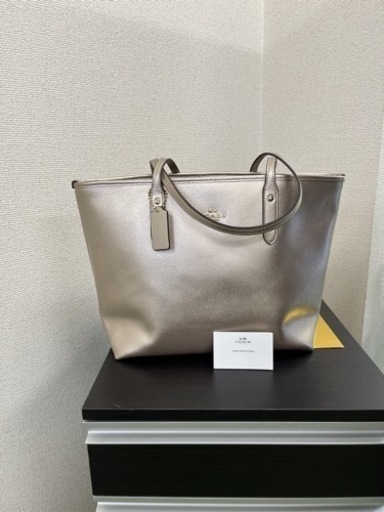 コーチ バッグ 新品未使用COACH F56129トートバッグ プラチナムメタリックレザー