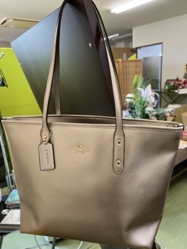 コーチ バッグ 新品未使用COACH F56129トートバッグ プラチナムメタリックレザー