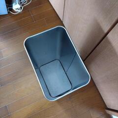 ゴミ箱（回転フタ）の画像
