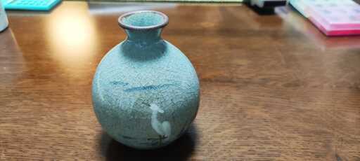 テーブルに飾るだけで雰囲気が出る・・一輪挿し