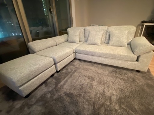 L字ソファ(グレー、3人掛け）オットマン付き　早く申し込んで下さった方にお譲りします