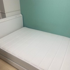 ニトリ　ダブルベッド、マットレス付き