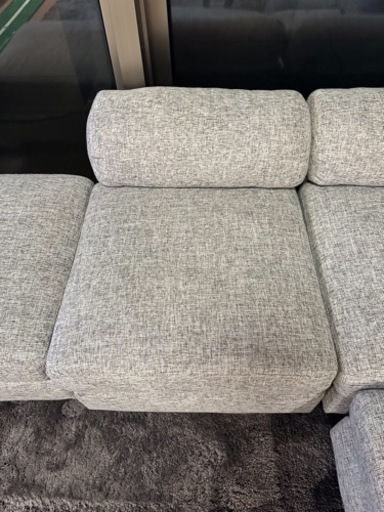 L字ソファ(グレー、3人掛け）オットマン付き　早く申し込んで下さった方にお譲りします