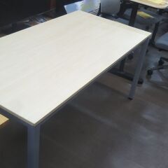 会議用テーブル　幅：150cm×高さ70cm×奥行75cm