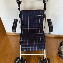 【シルバーカー　高齢者手押し車】