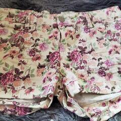超美品❗花柄ショートパンツ
