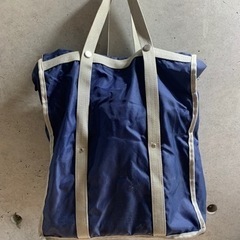 学校用のバッグの画像