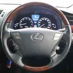 【トヨタが誇る高級車！！】高級車の中でも全体のバランスが良く作られている車なので町乗りでも不自由なく乗れます。の画像