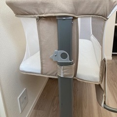 添い寝ができるベビーベッドの画像