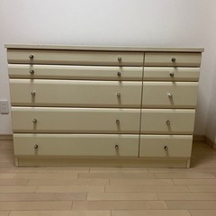 白い洋服タンス（桐タンス？）早い者勝ち！