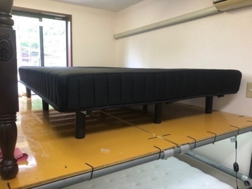 【リサイクルサービス八光】幅140cm　脚付きマットレスダブルベッド　ブラック