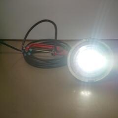 LED電球付き投光器の画像