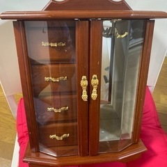 【終了】ガラス扉付き アクセサリーストッカー