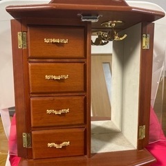 【終了】ガラス扉付き アクセサリーストッカーの画像