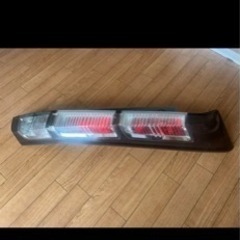 対応車種メーカー···ホンダ 用品の種類···その他 カラー···ブラウンけい  ホンダ　ストリーム　ライト　 右後ろ片方だけの画像