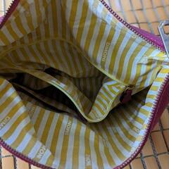 深い色のピンクの画像