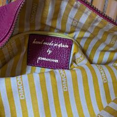 深い色のピンクの画像