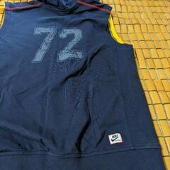 ナイキ　フード付きベストの画像