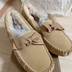 UGG W DAKOTA LETHER BOW