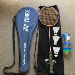＜取引中＞バドミントンラケット + 練習用ナイロンシャトル3球