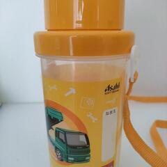 トミカ コップ付き水筒の画像