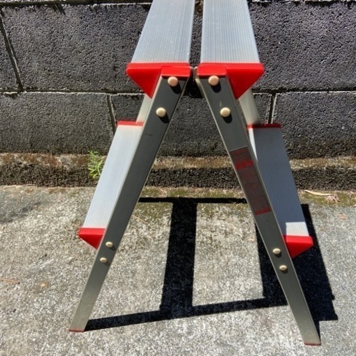 脚立　　引取先決まりました。