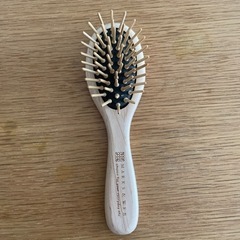 マークスアンドウェブのウッドヘアブラシ