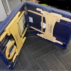 折りたたみのマッサージベッドです。の画像