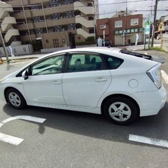 トヨタ プリウス Sの画像