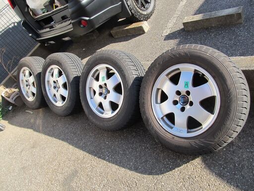 スタッドレスタイヤ　ボルボ　XC70　４本