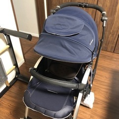 ベビーカー　combi  A型　ネイビーの画像