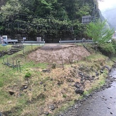 川の側で遊び小屋を作るメンバーを募集してます。