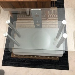 ガラステーブルの画像