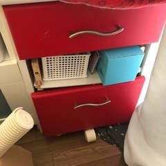 キャスター付き引き出し