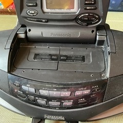 ラジオカセットCDプレーヤーの画像