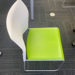 スタッキングの椅子の画像