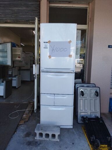 持ち帰り特価よく冷える 400 L 冷蔵庫 別館に置いてます