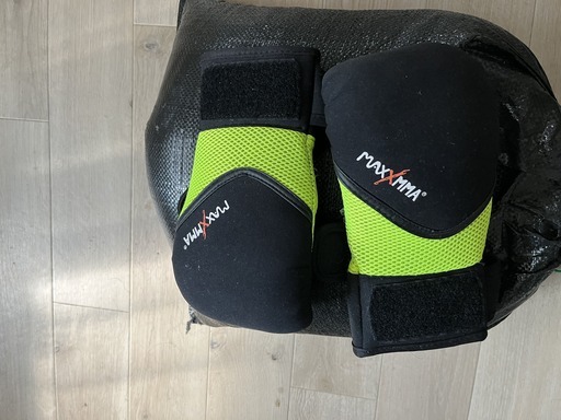 サンドバッグ、スタンド、重し、グローブレガース全部込み！大阪市内引き取り歓迎！