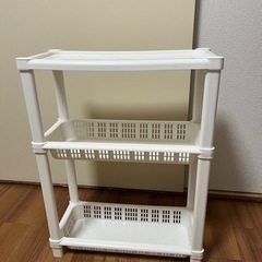 美品【譲ります】白ラック　プラスチック製