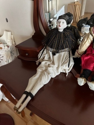 ピエロ、人形