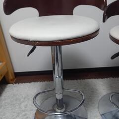 無料・昇降式・カウンターチェア2個セット・背もたれ木製の画像