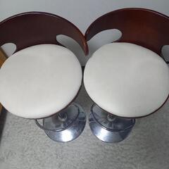 無料・昇降式・カウンターチェア2個セット・背もたれ木製の画像