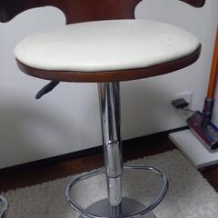 無料・昇降式・カウンターチェア2個セット・背もたれ木製の画像