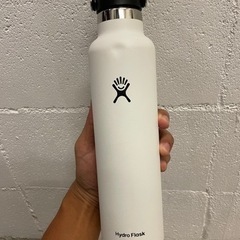 Hydro flaskの水筒。709ml. 白色