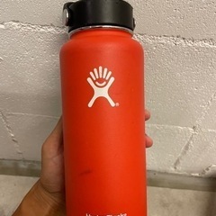 Hydro flaskの水筒。946ml. ピンク色